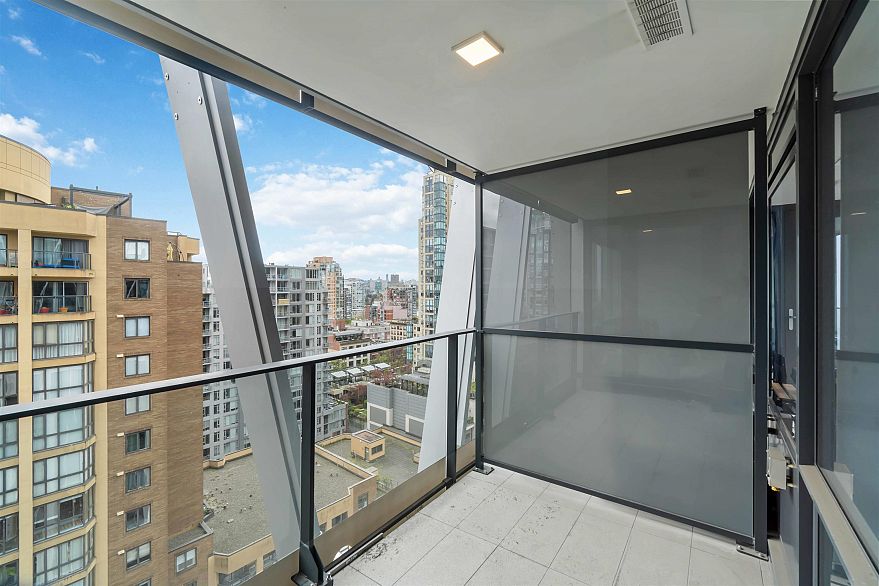 1305 1111 Richards Street