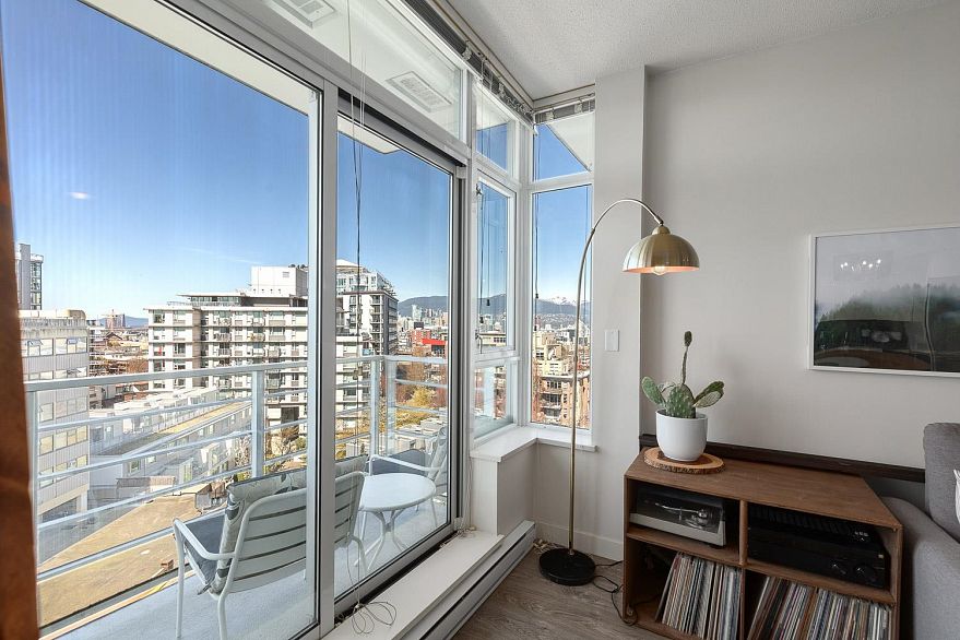 906 2788 Prince Edward Street