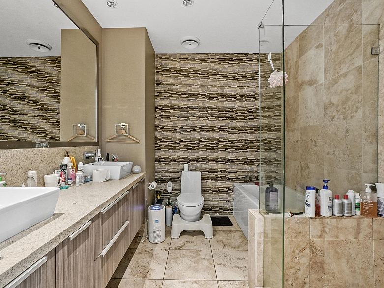 610 123 W 1st Avenue