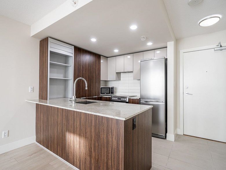 807 1088 Richards Street