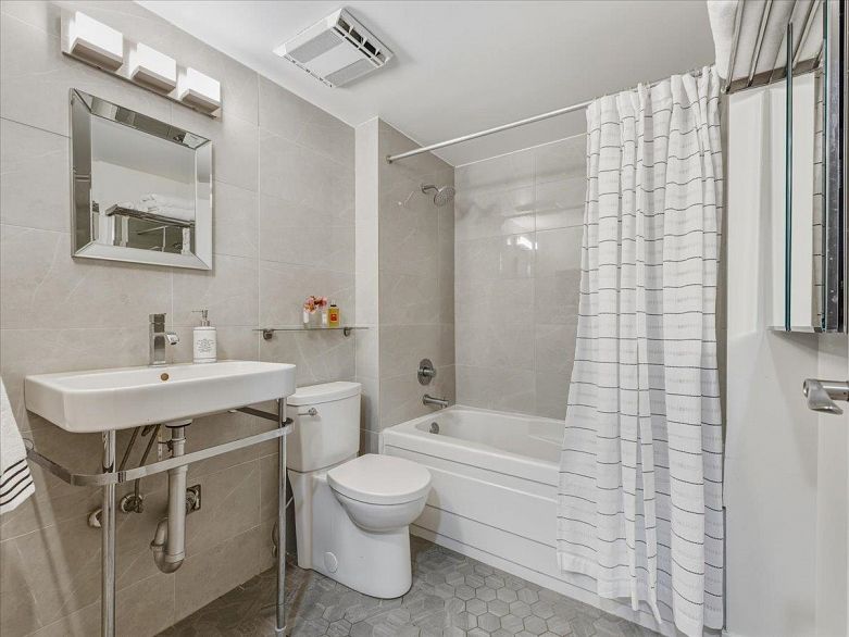 205 2438 Heather Street