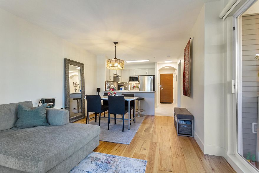 204 1868 W 5th Avenue