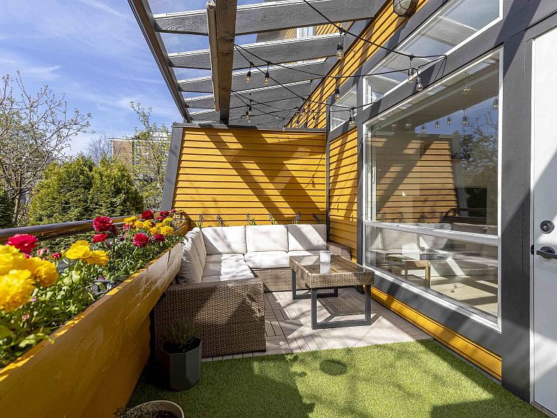 1065 E Pender Street