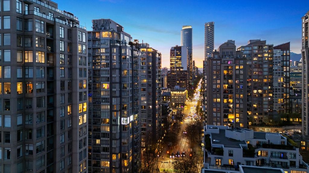 1103 1010 Richards Street