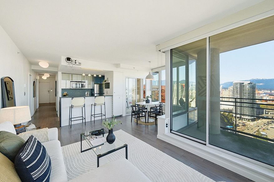 3302 33 Smithe Street