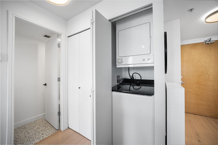 1002 1723 Alberni Street