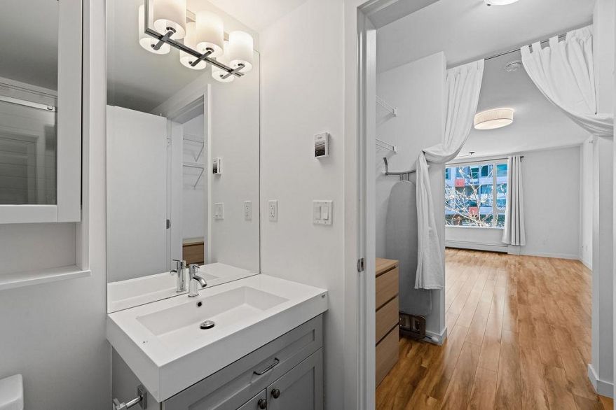 317 289 E 6th Avenue