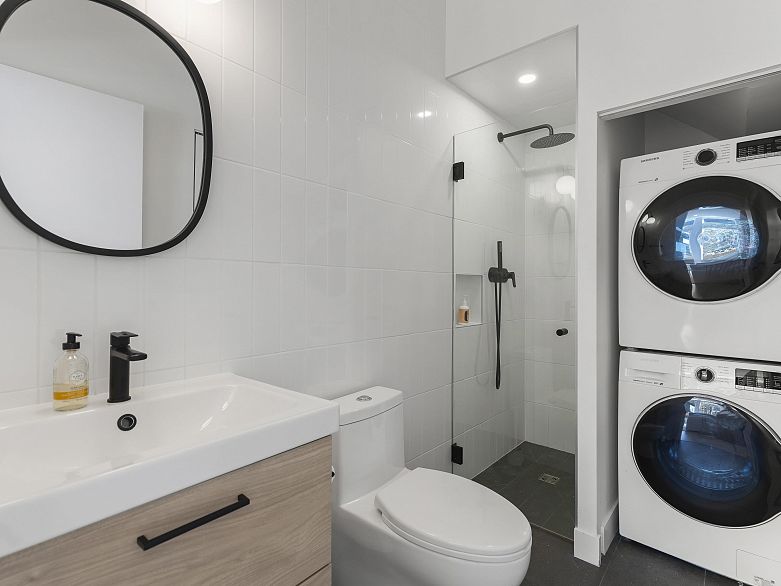 1065 E Pender Street