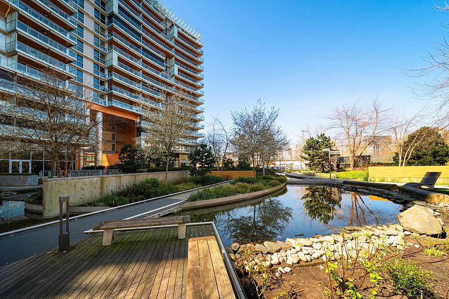 1305 1768 Cook Street