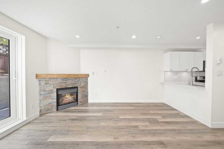 103 2212 Oxford Street