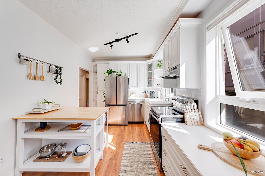 202 2036 York Avenue