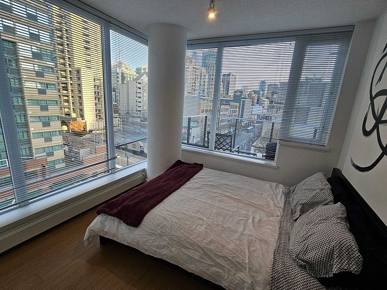 702 1325 Rolston Street