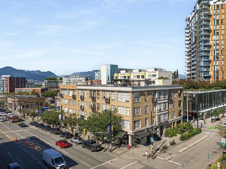 212 205 E 10th Avenue