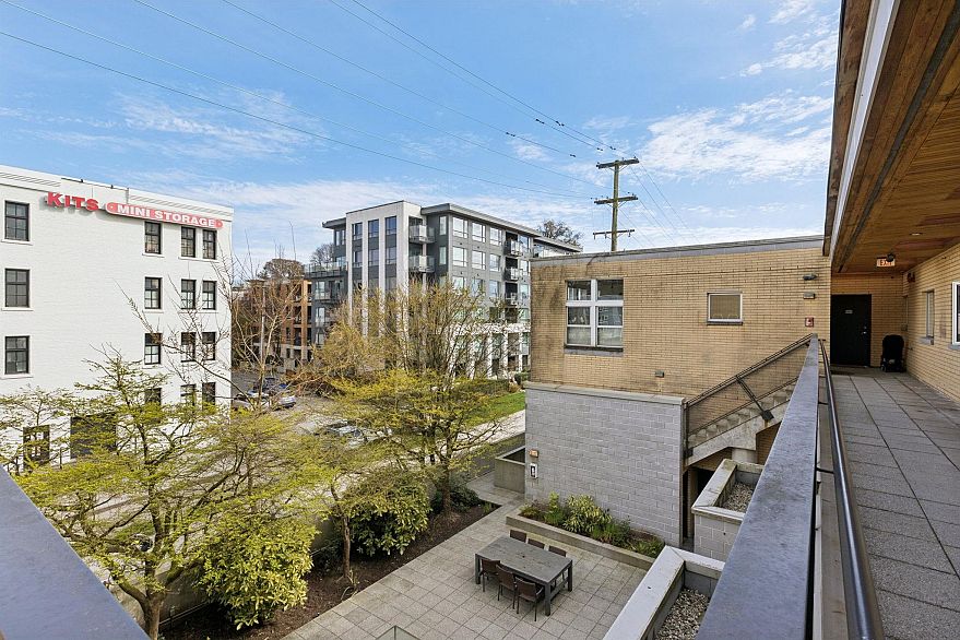 PH4 2088 W 11th Avenue