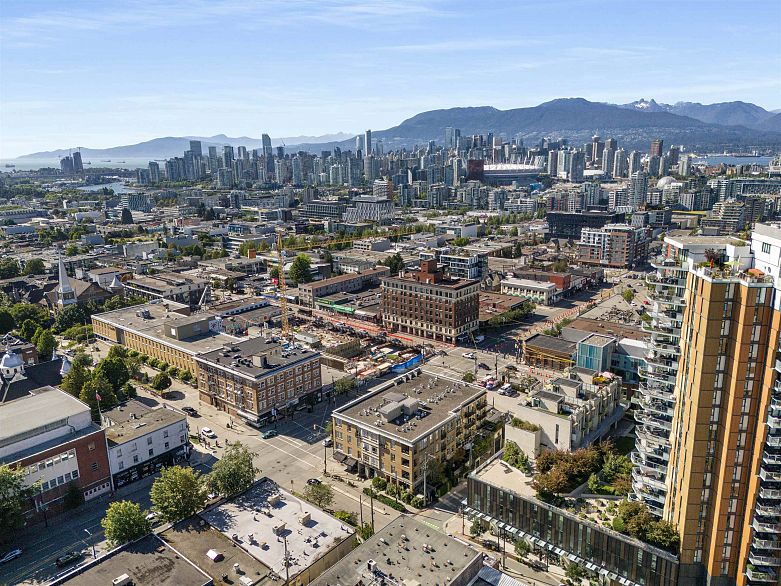 212 205 E 10th Avenue