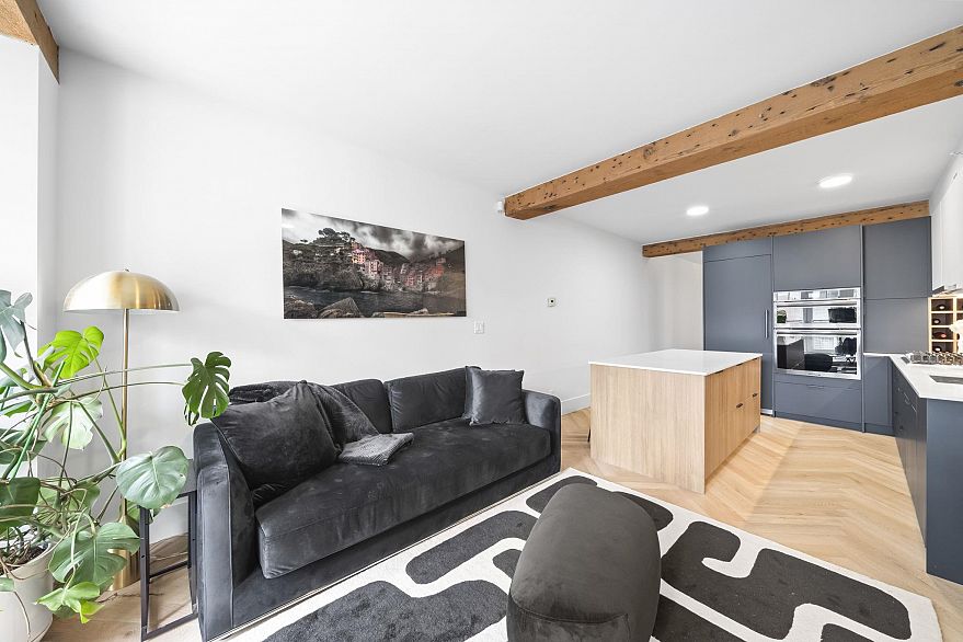 202 1275 Hamilton Street