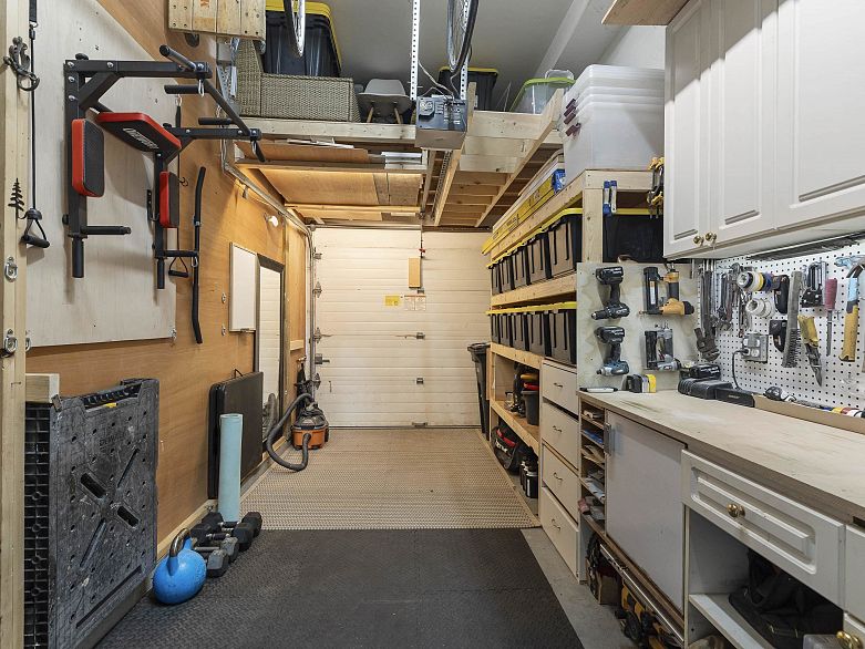 1065 E Pender Street