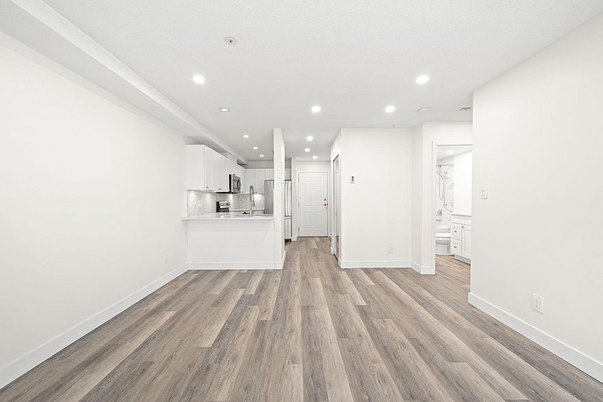 103 2212 Oxford Street