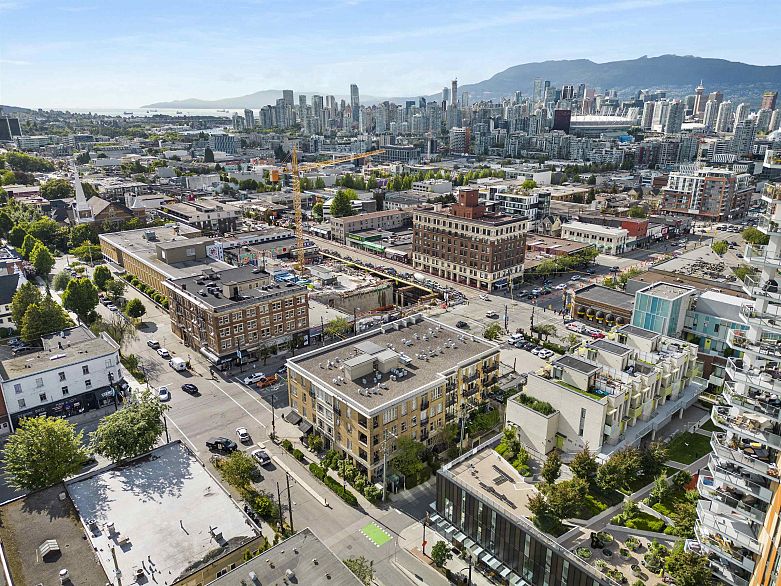 212 205 E 10th Avenue