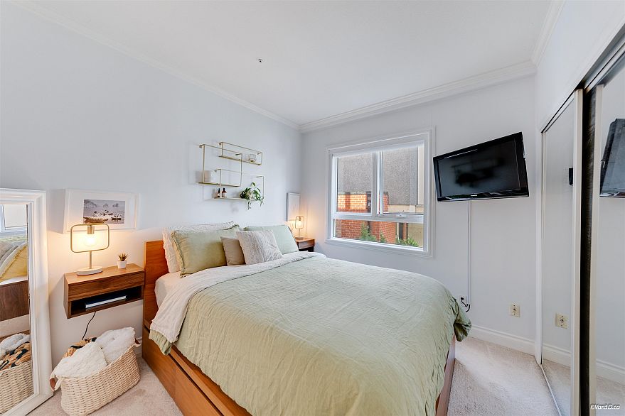 202 2036 York Avenue