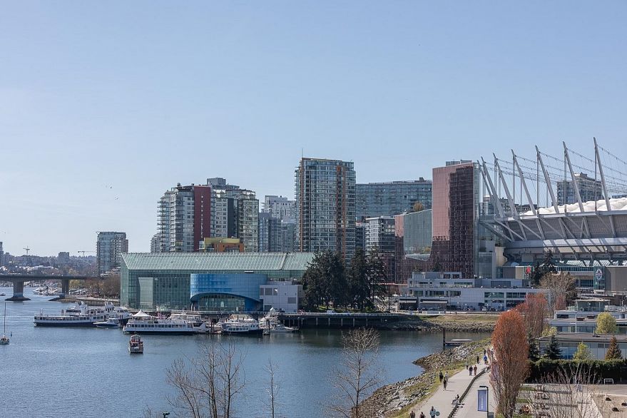 605 120 Milross Avenue