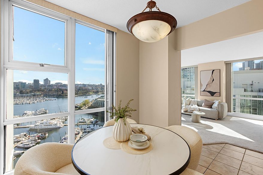 1703 1077 Marinaside Crescent