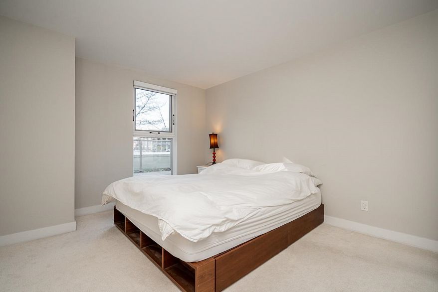 402 1323 Homer Street