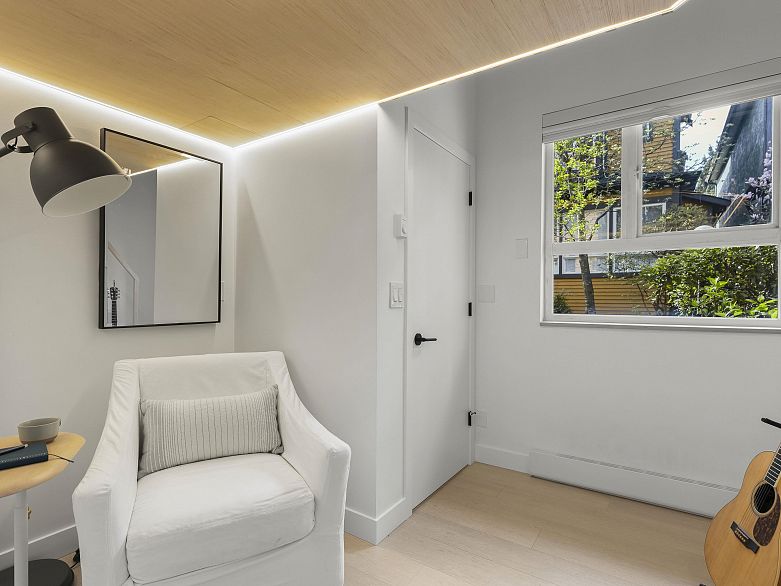 1065 E Pender Street