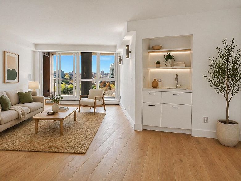 802 1318 Homer Street