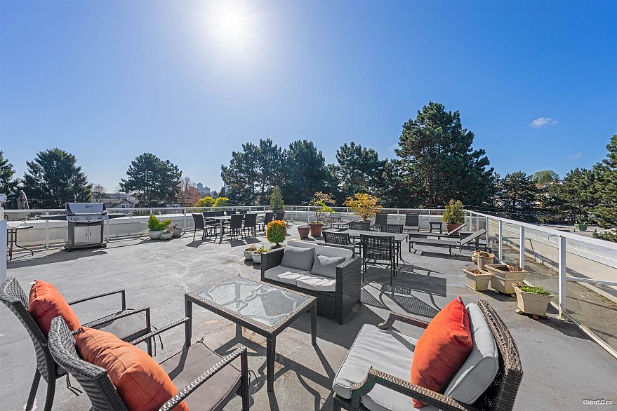 202 2036 York Avenue