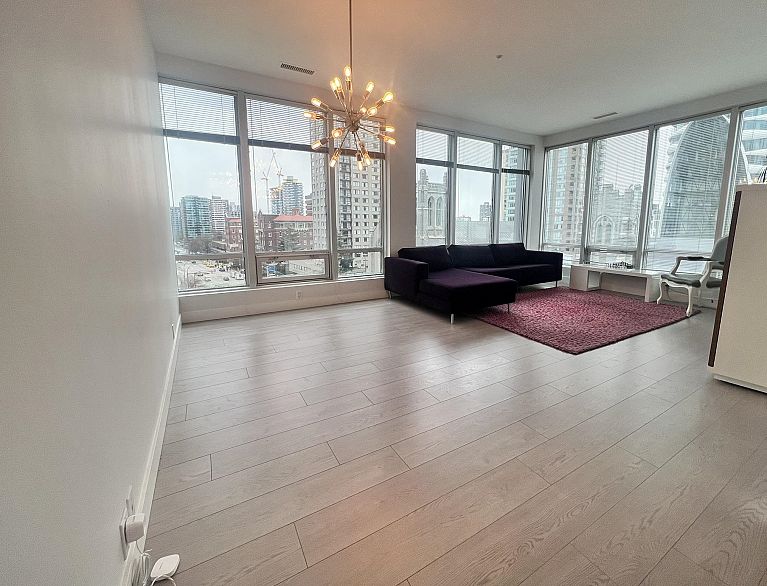 607 989 Nelson Street