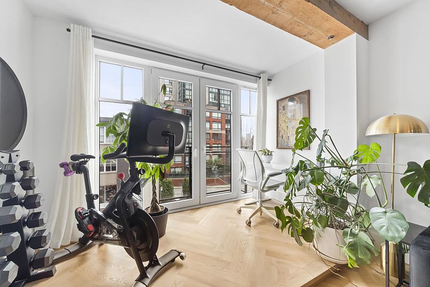 202 1275 Hamilton Street