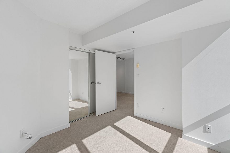 1007 588 Broughton Street