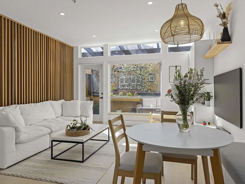 1065 E Pender Street