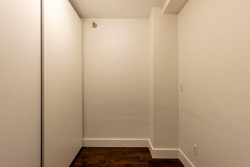 205 233 Abbott Street