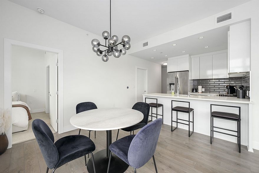 1601 8533 River District Crossing