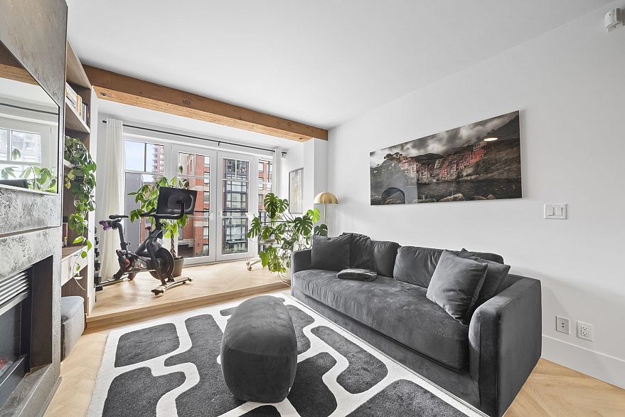 202 1275 Hamilton Street