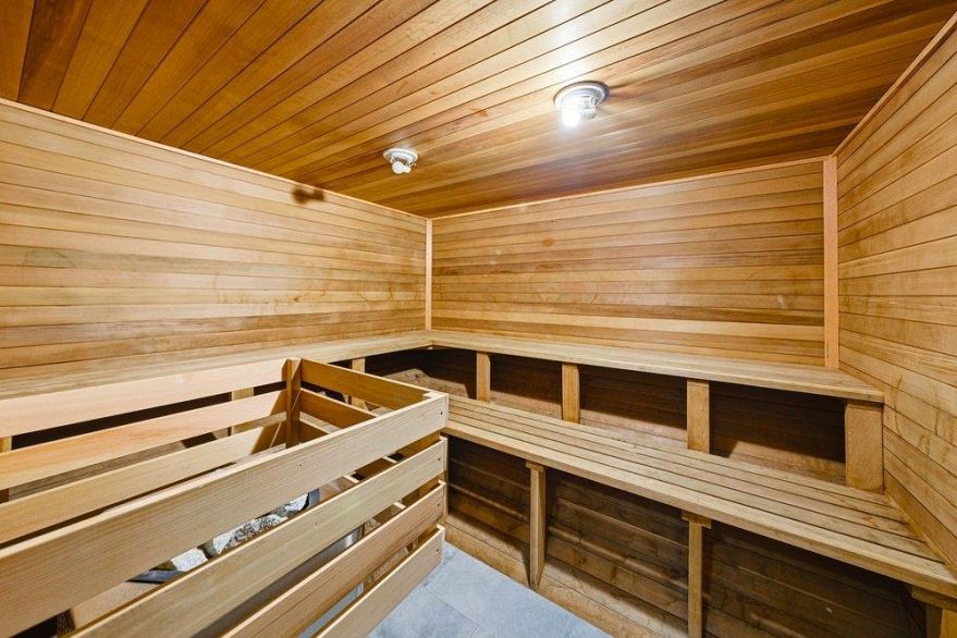 411 1125 Gilford Street