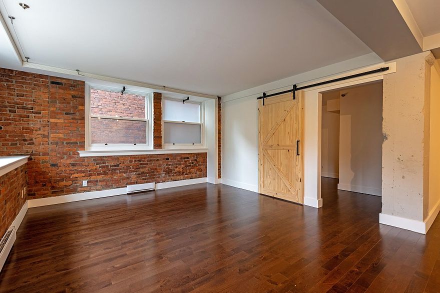 205 233 Abbott Street