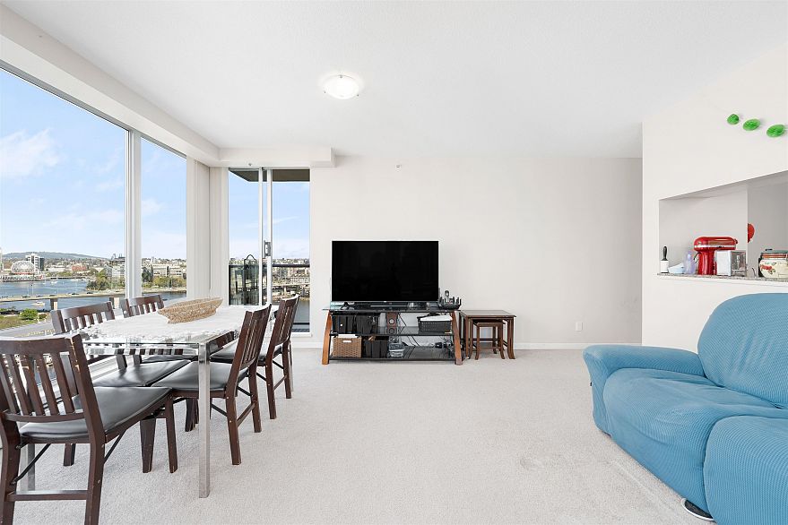 1906 1228 Marinaside Crescent