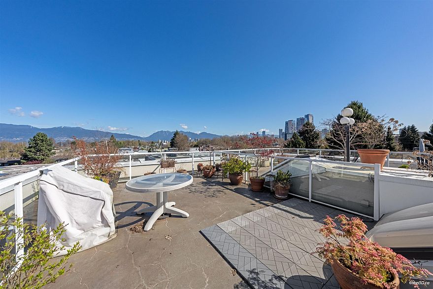 202 2036 York Avenue