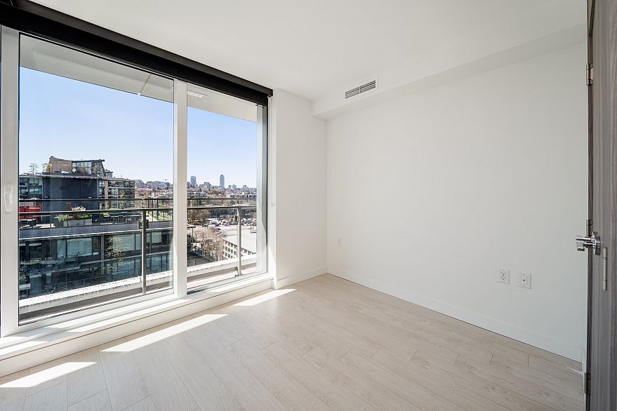 1305 1768 Cook Street