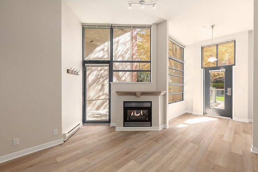 102 2228 Marstrand Avenue