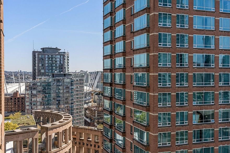 2203 788 Richards Street