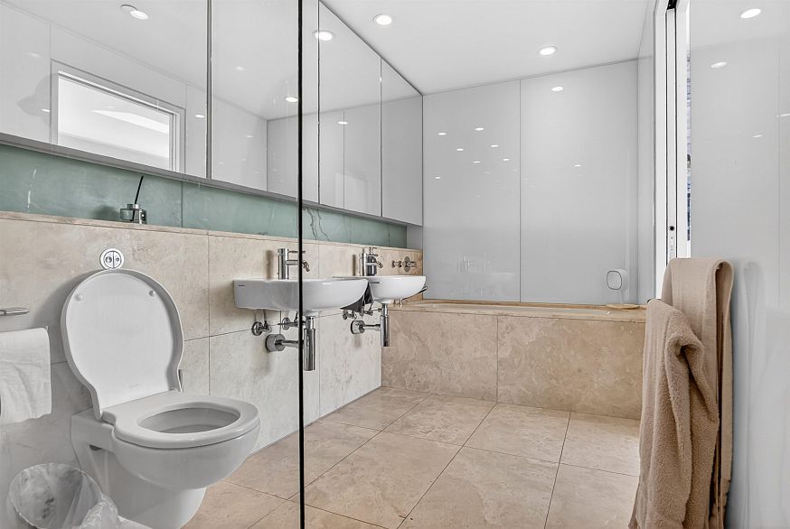 3502 838 W Hastings Street