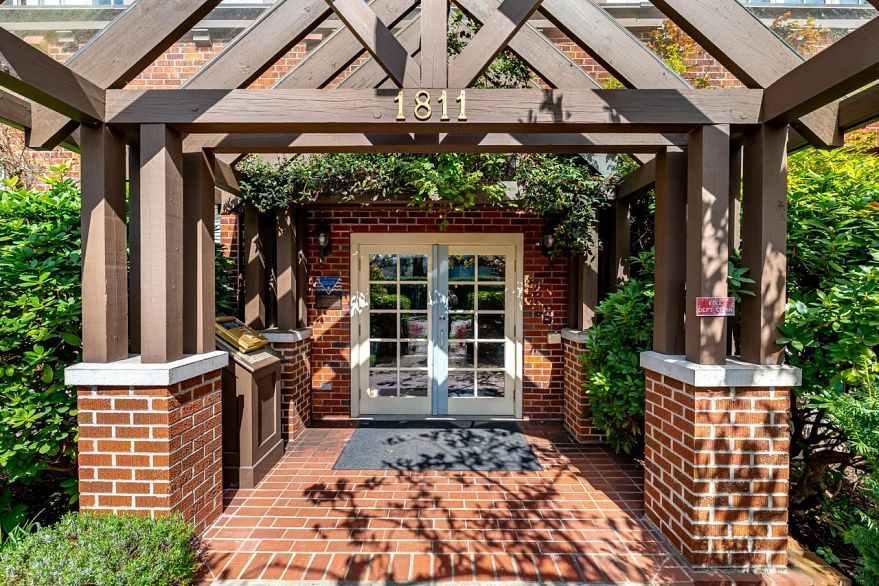 207 1811 W 16th Avenue