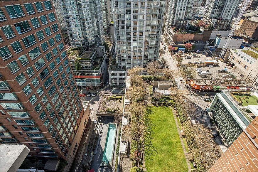 2202 788 Richards Street