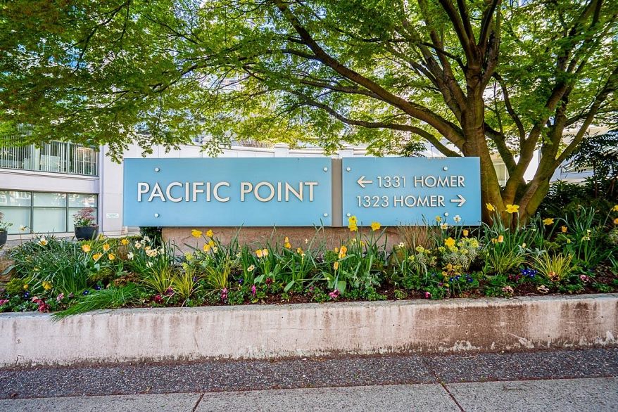 402 1323 Homer Street