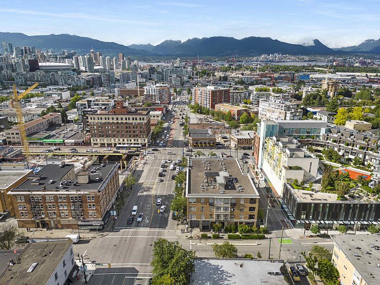 212 205 E 10th Avenue