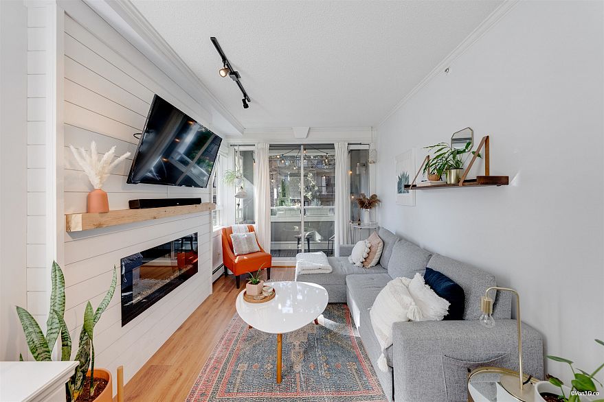 202 2036 York Avenue